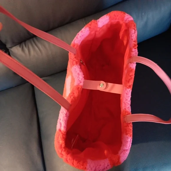 No Boundaries Stylish Pink and Red Checkered Tote Bag - Picture 4 of 4